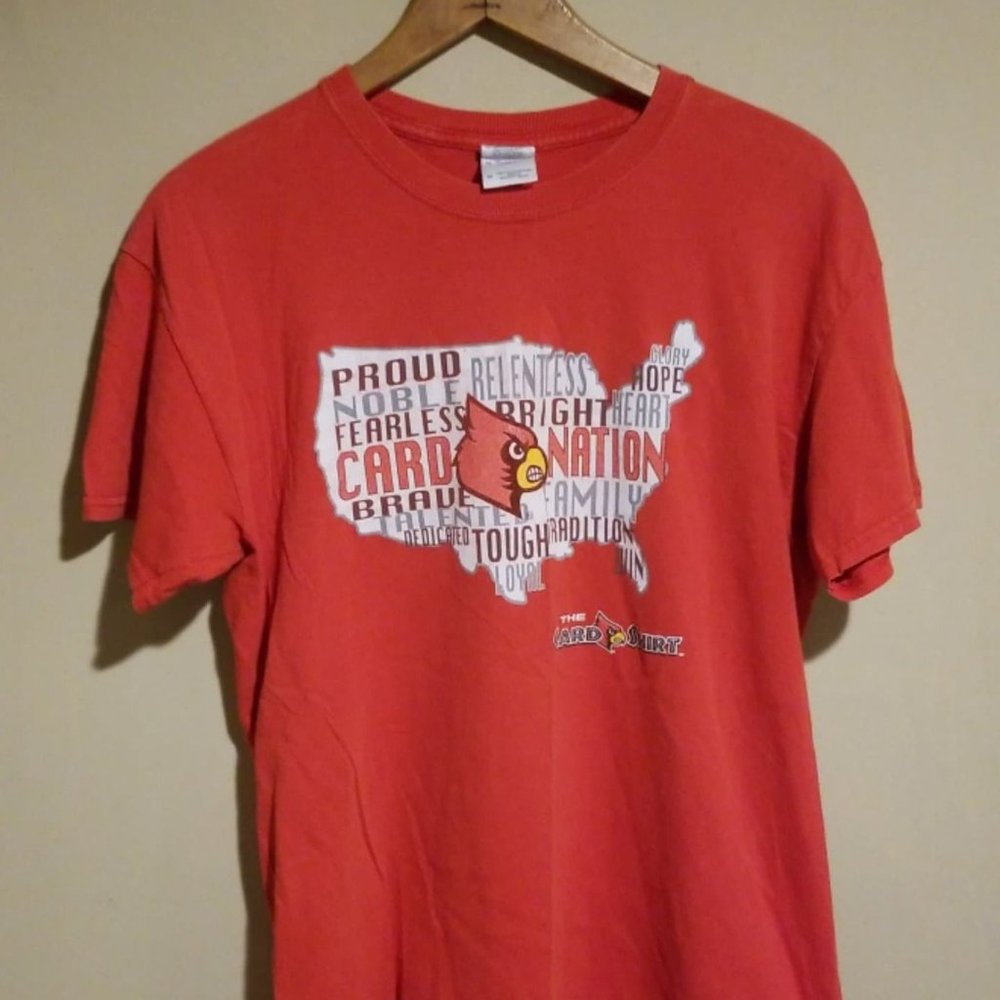 Louisville Cardinals Baseball Red T-Shirt Size Medium - Unofficial